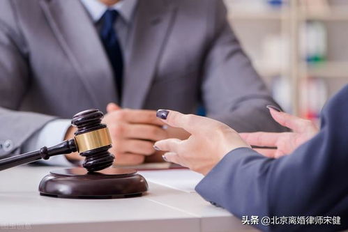 起诉离婚案件中途更换律师的一定要向法院提交书面通知