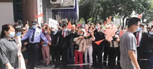 网传郭威撕毁起诉书、更换律师风波与财产保险诉讼律师的介入